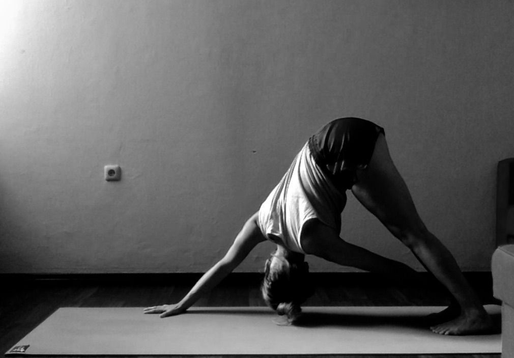 Vinyasa Yoga + Restorative und Meditation
